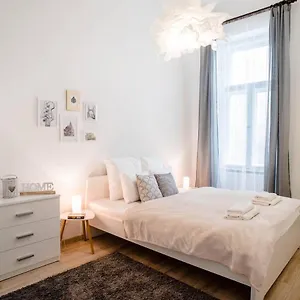  Apartamento Comfy, Renewed 3 Bedroom In Center Hungría